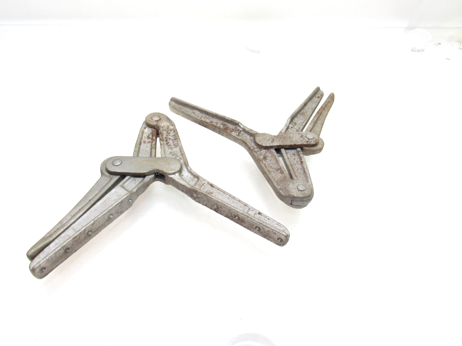 J GREAT PAIR OF HARTFORD CLAMP COMPANY IRON CORNER MITER CLAMPS 15598J