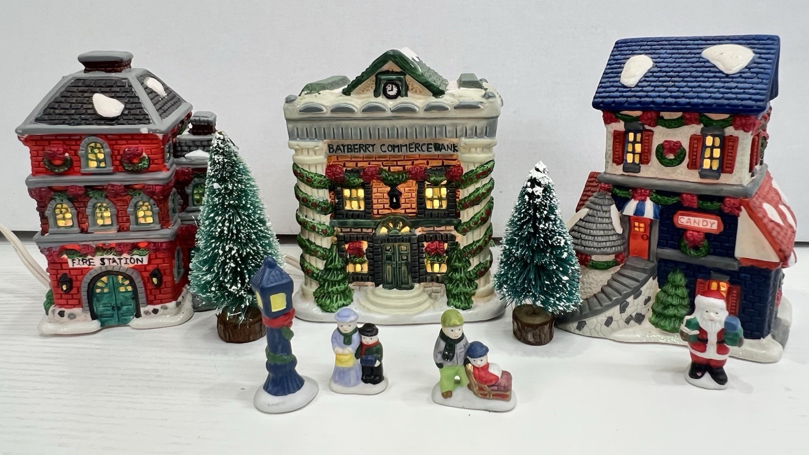 Trim A Home “Bayberry Village” 10 Piece Porcelain Christmas Set 3 Houses Trees Trim A Home “Bayberry Village” 10 Piece Porcelain Christmas Set 3 Houses Trees