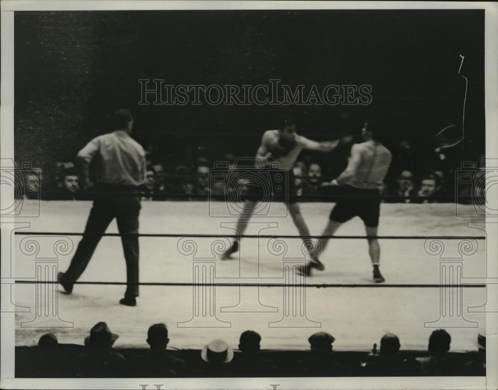 1933 Press Photo Barney Ross keeps lightweight title vs Tony Canzoneri in NYC 1933 Press Photo Barney Ross keeps lightweight title vs Tony Canzoneri in NYC