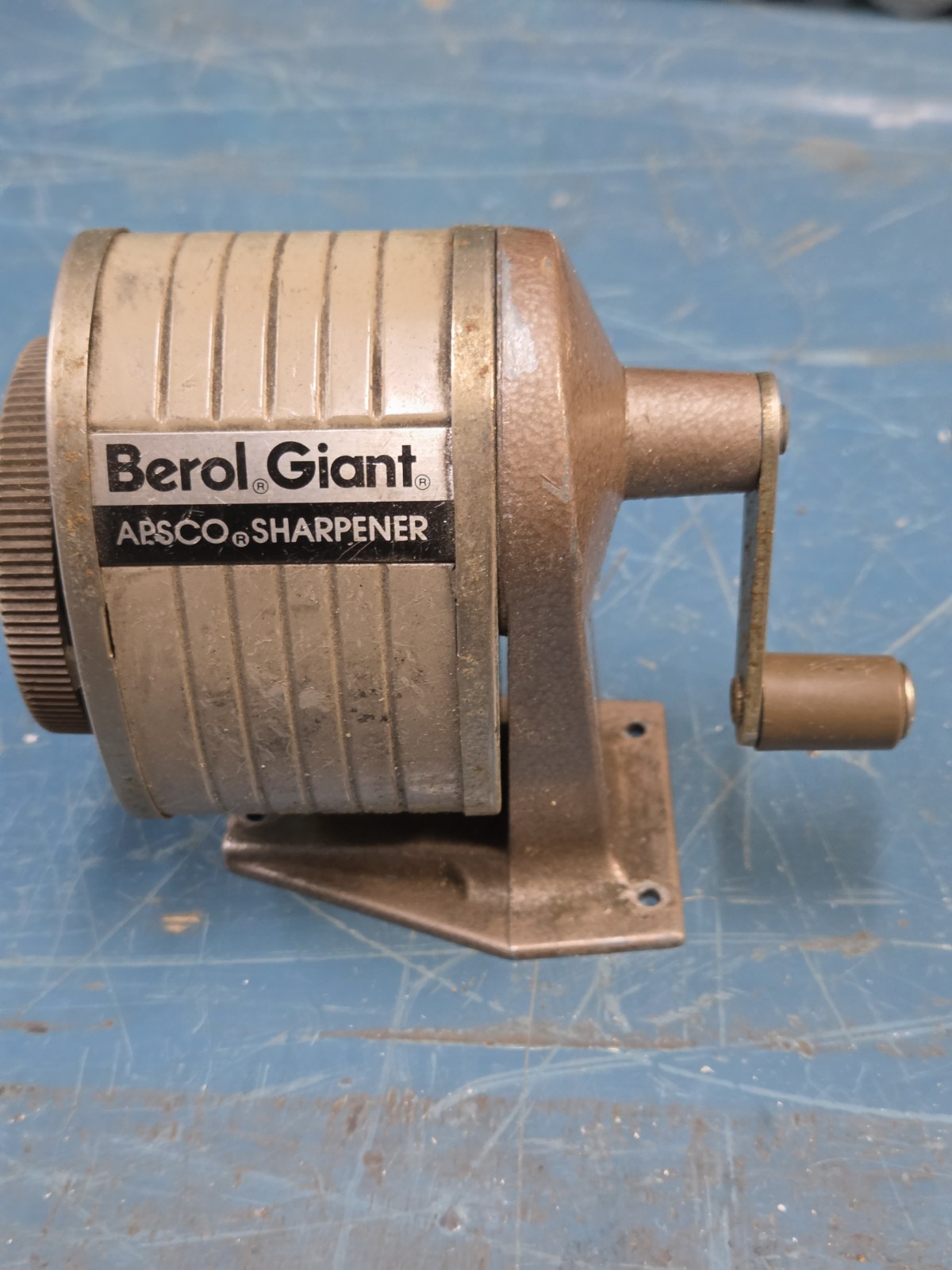 Vintage New Berol Giant Apsco 6 Hole Pencil Sharpener Wall Desk Mount Vintage New Berol Giant Apsco 6 Hole Pencil Sharpener Wall Desk Mount