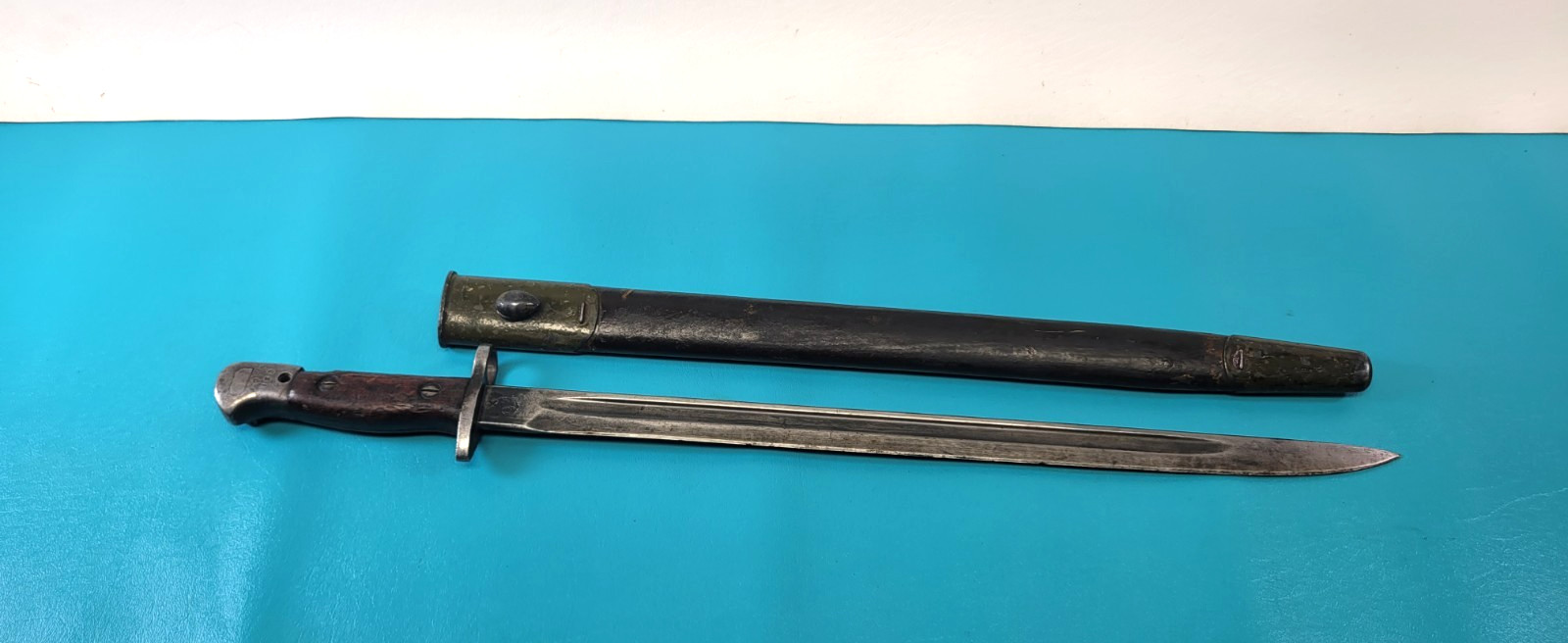 WWI British P 1907 VICKERS Bayonet & Scabbard + Regimental Marks TR2054 WWI British P 1907 VICKERS Bayonet & Scabbard + Regimental Marks TR2054