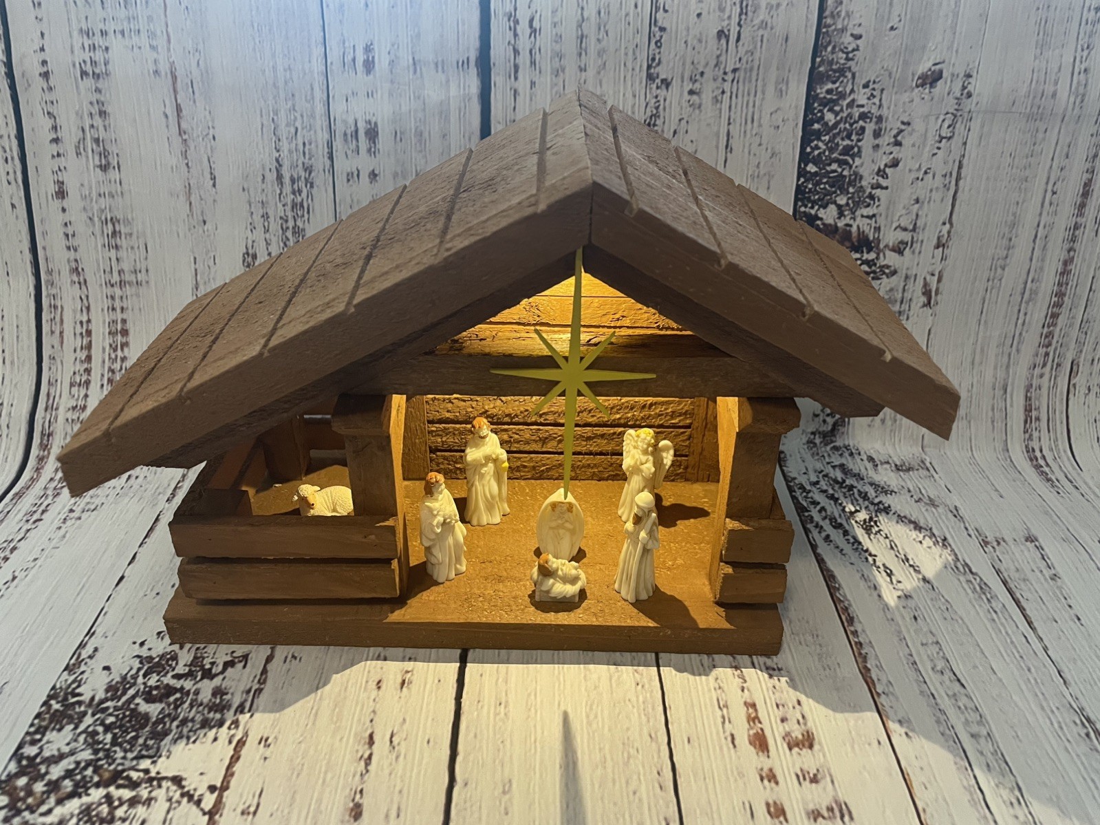 Rustic Handmade Cedar Wood Nativity Stable /Manger w/ 7 Figurines, Star & Light