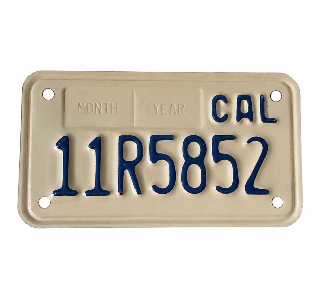 NOS VINTAGE CALIFORNIA  MOTORCYCLE  CYCLE  LICENSE PLATE EARLY ISSUE 11R5852 os