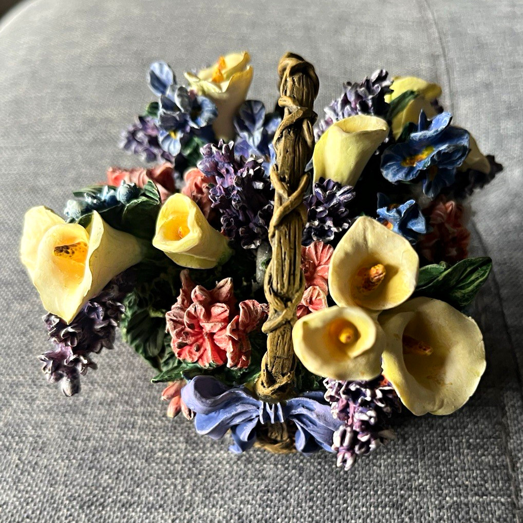 Ardleigh-Elliott Lena Liu Calla Lilies Basket Bouquets Resin Music Box 1995
