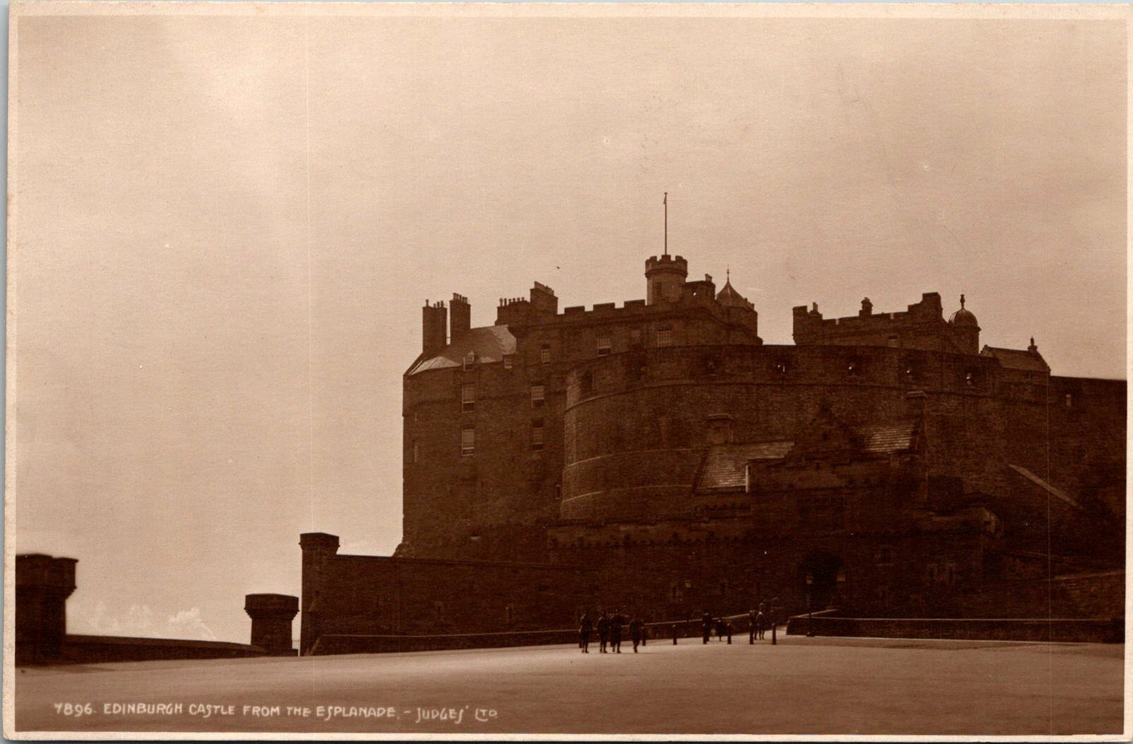 Vintage PPC - Edinburgh Castle from the Esplanade - F19941 Vintage PPC - Edinburgh Castle from the Esplanade - F19941