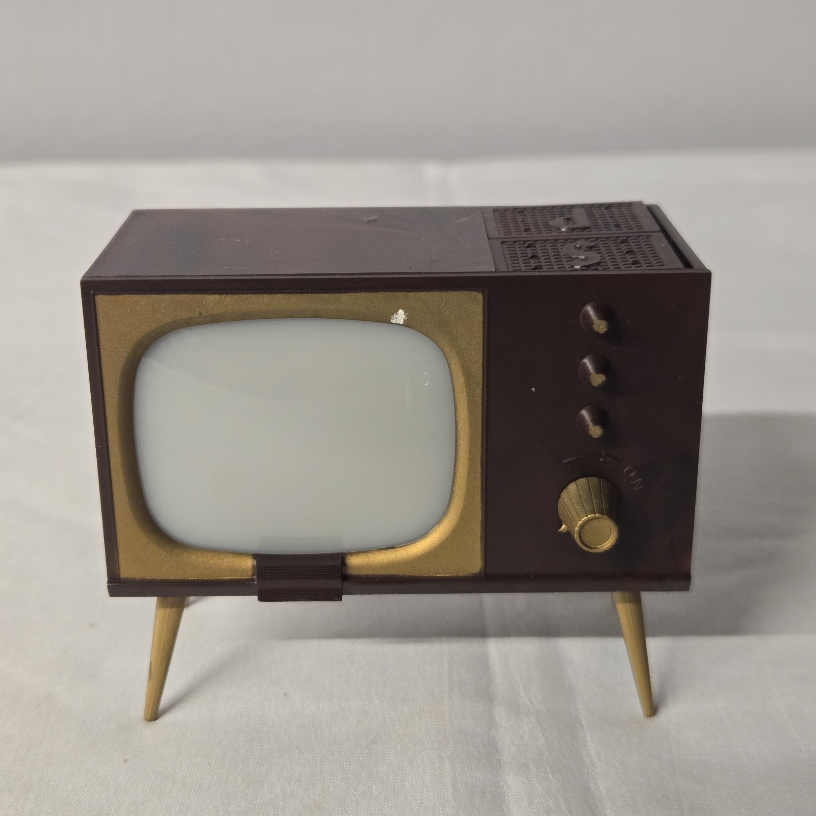 Vintage Mid Century Plastic Television TV Salt & Pepper Shaker Set E25