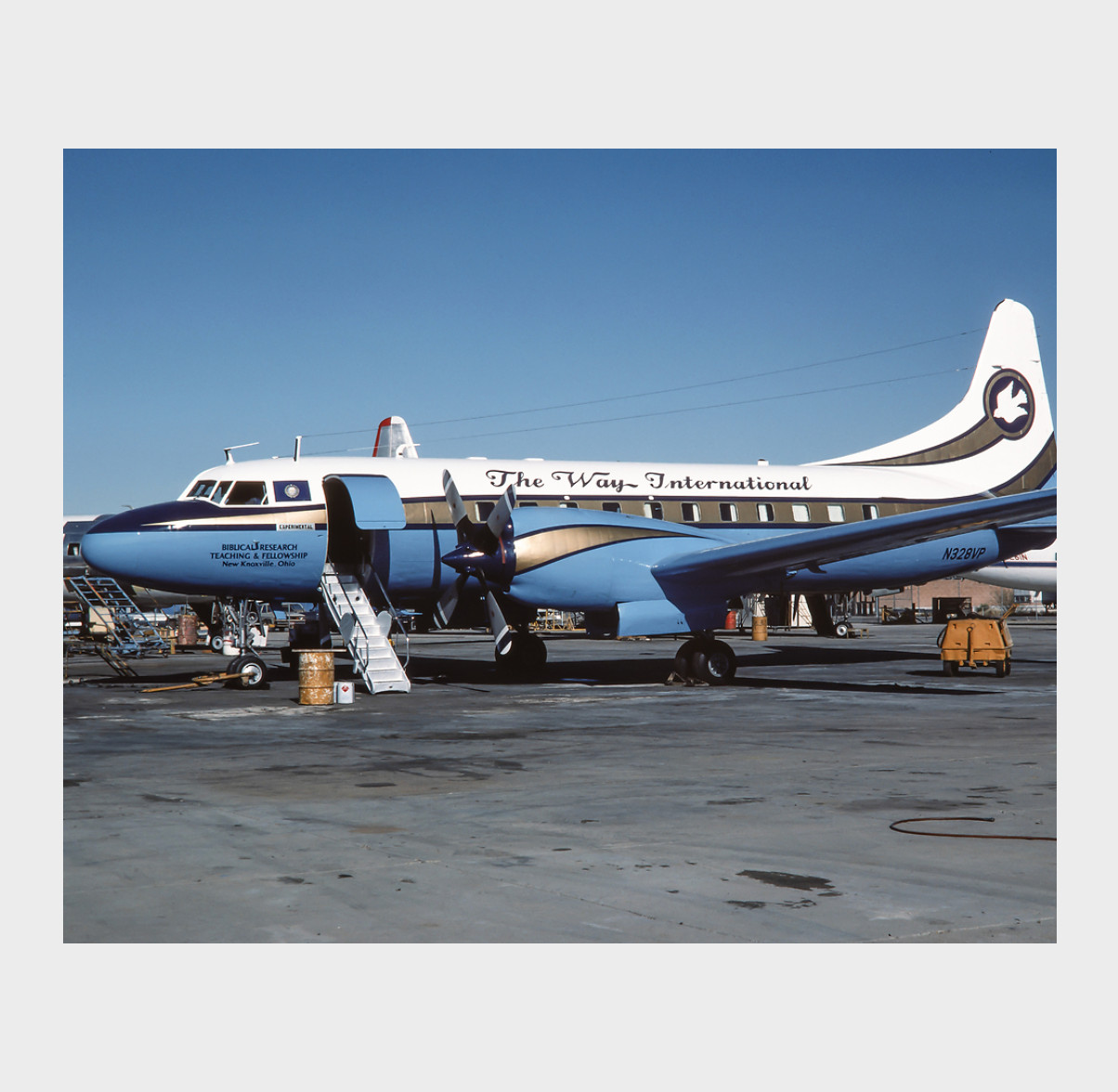 Convair CV-580 Private N328VP 8X10 PHOTO AIRCRAFT AVIATION