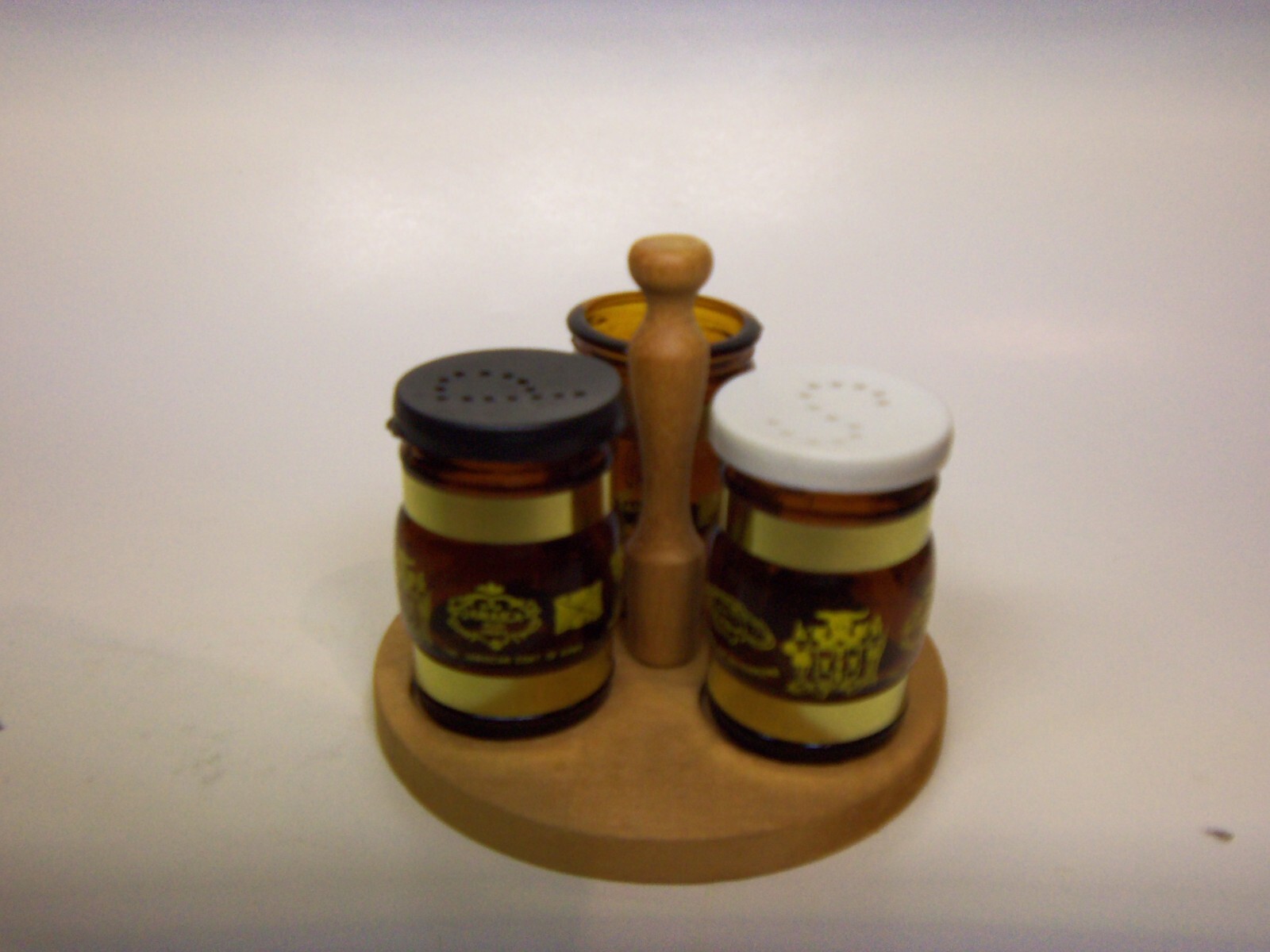 JAMAICA SOUVENIR SALT & PEPPER SHAKERS TOOTHPICK SET w STAND VINTAGE UNUSED JAMAICA SOUVENIR SALT & PEPPER SHAKERS TOOTHPICK SET w STAND VINTAGE UNUSED