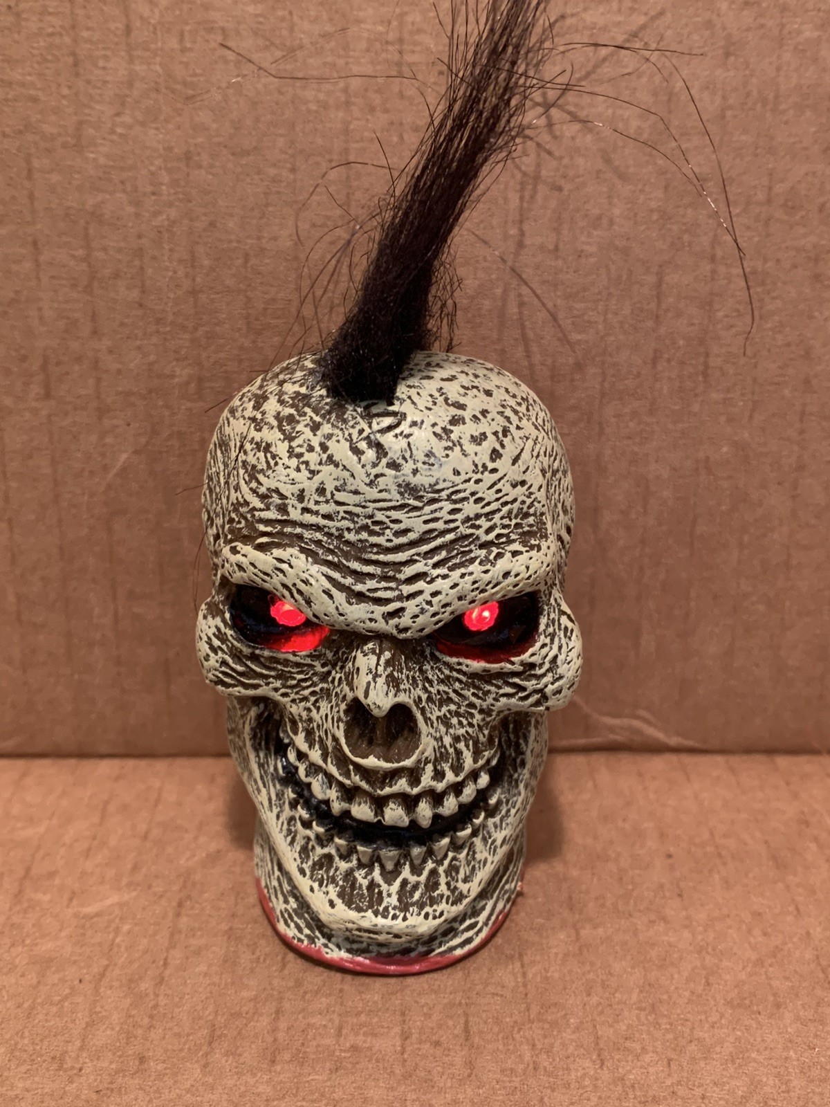 Vintage Halloween Mohawk Head Pocket Screamer Lights up and makes noise