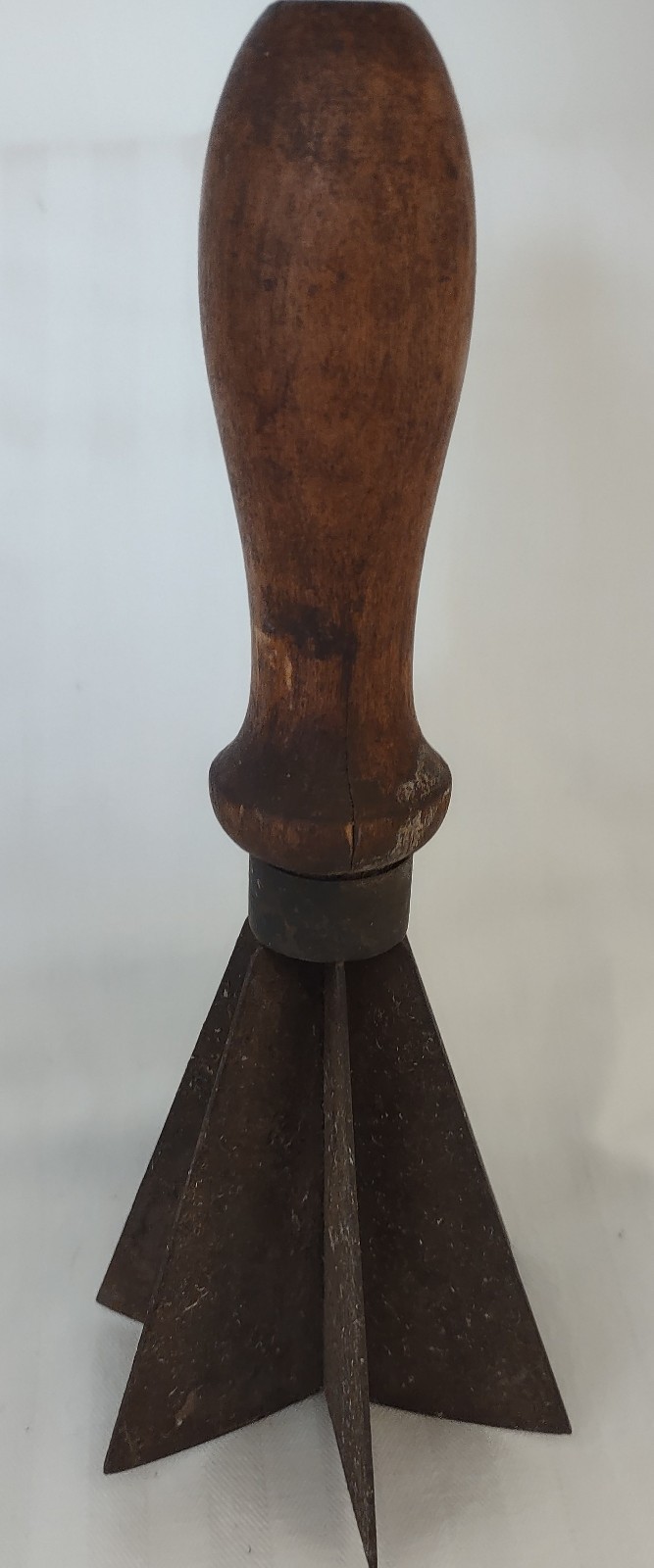 Vintage Meat/Vegetable 6 Blade Chopper - Primitive - Rustic Vintage Meat/Vegetable 6 Blade Chopper - Primitive - Rustic