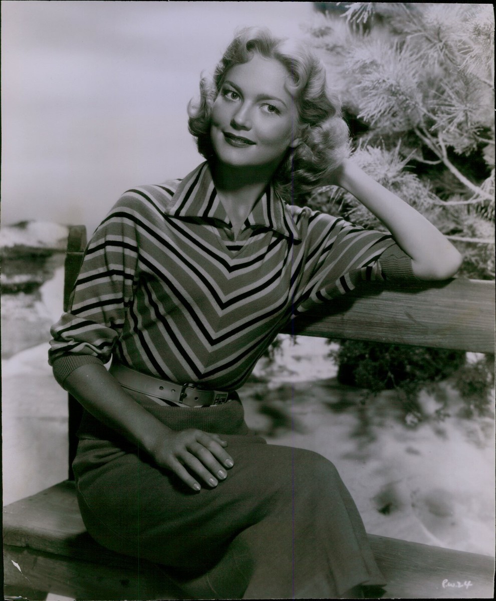 BEAUTIFUL PATRICE WYMORE 8X10 PHOTO