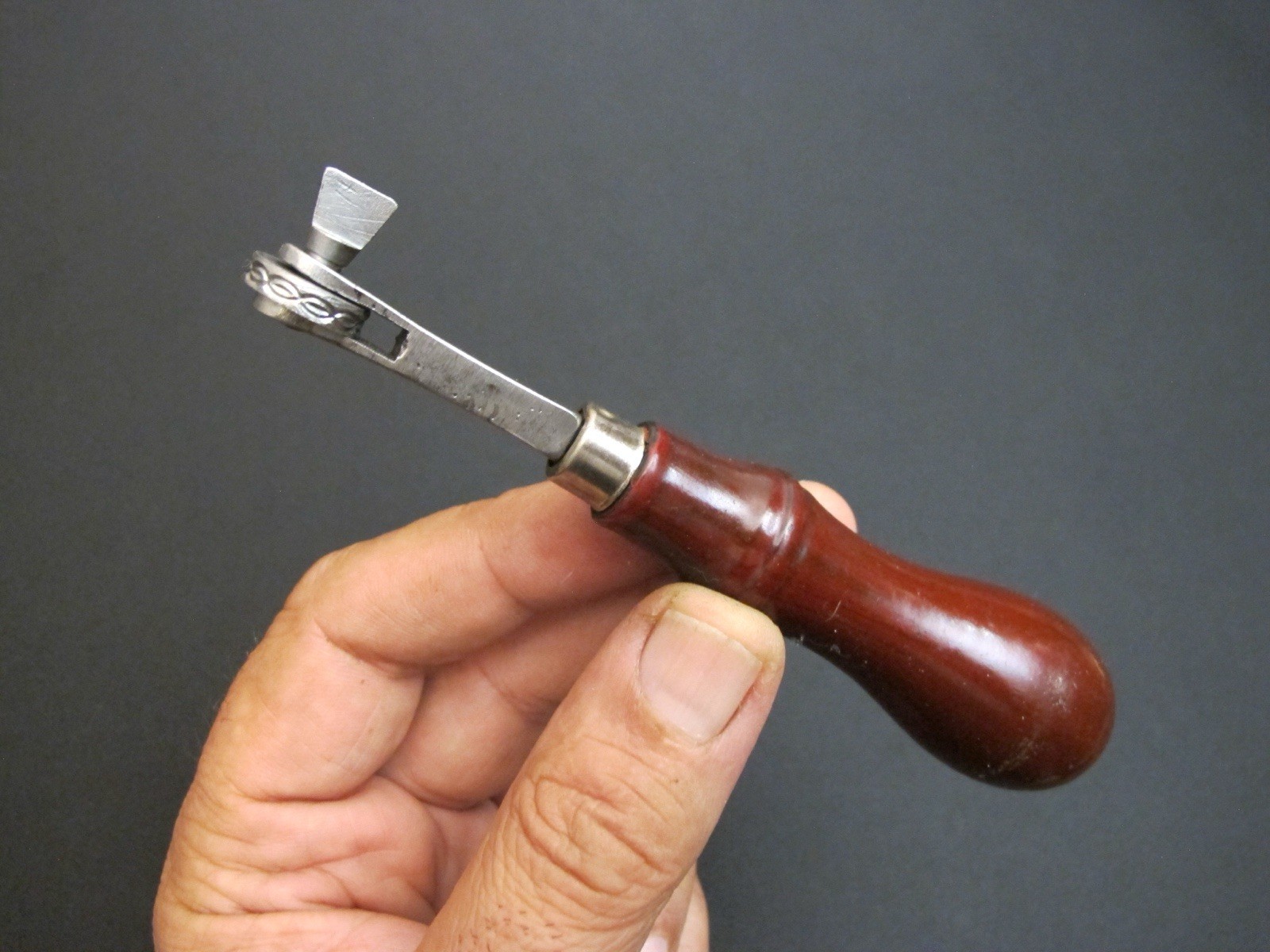 Vtg “C.S. OSBORNE” Saddle Maker/Cobbler Leather Stitching Groover Antique Tool Vtg “C.S. OSBORNE” Saddle Maker/Cobbler Leather Stitching Groover Antique Tool