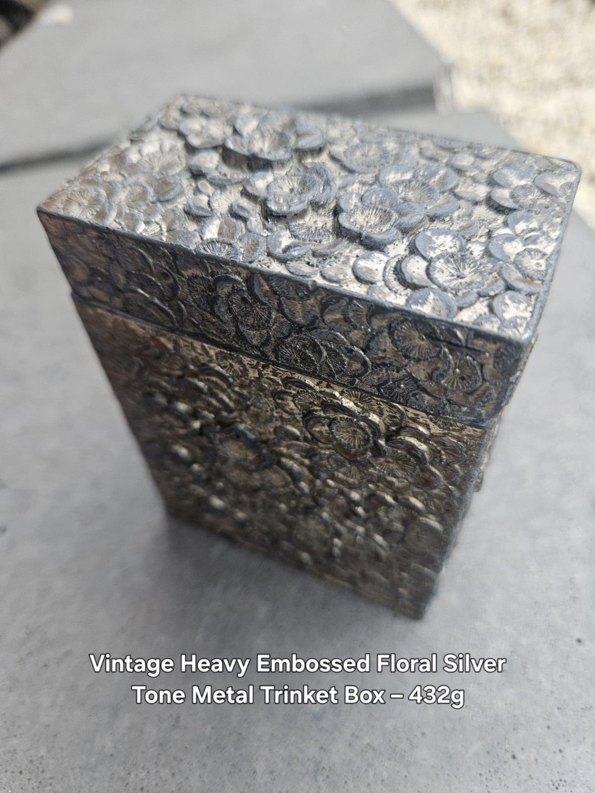Vintage Heavy Embossed Floral Silver Tone Metal Trinket Box w/ Lid 432g Vintage Heavy Embossed Floral Silver Tone Metal Trinket Box w/ Lid 432g