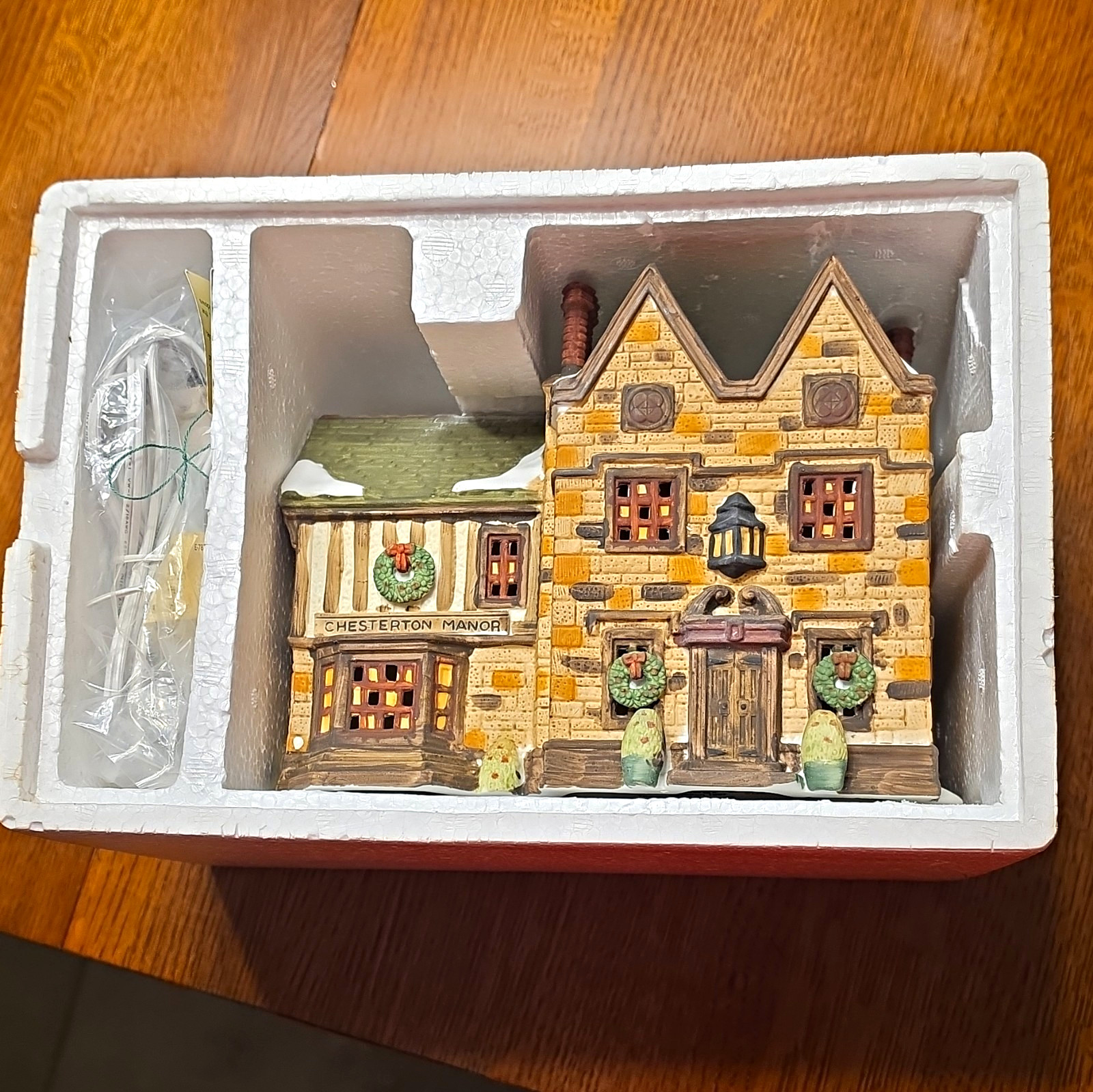 Department 56 Dickens\' Village Chesterton Manor Porcelain, Lit, Boxed 1987