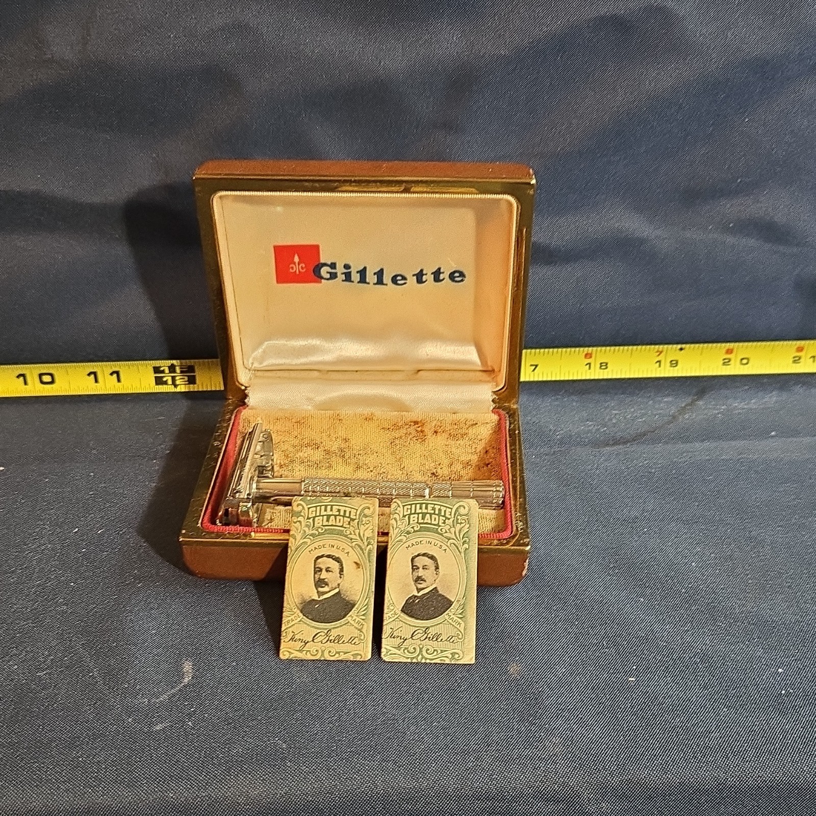 Gillette Vintage Metal Safety Razor in Case w/ Blade Packs Made in USA