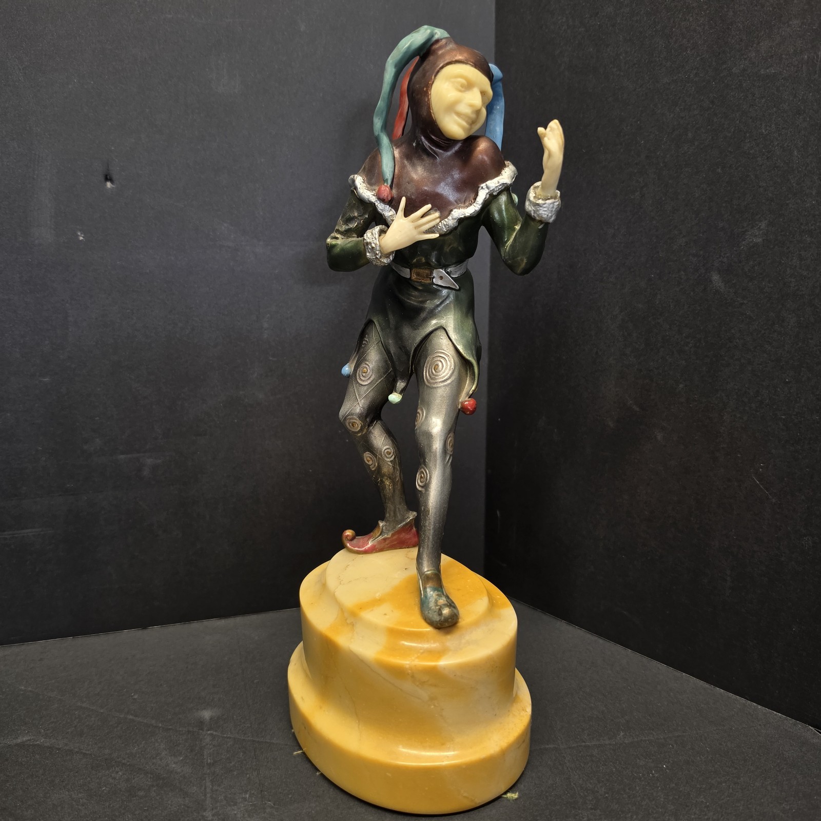 ANTIQUE J.B. HIRSCH JESTER CLOWN HARLEQUIN MAN MARBLE ART DECO STATUE BOOKEND US ANTIQUE J.B. HIRSCH JESTER CLOWN HARLEQUIN MAN MARBLE ART DECO STATUE BOOKEND US