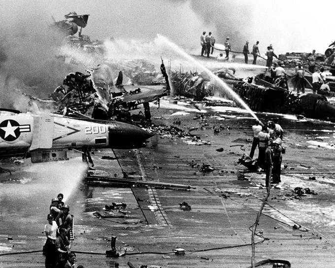 Crew members of USS Forrestal fight fires on deck Vietnam War 8x10 Photo 732