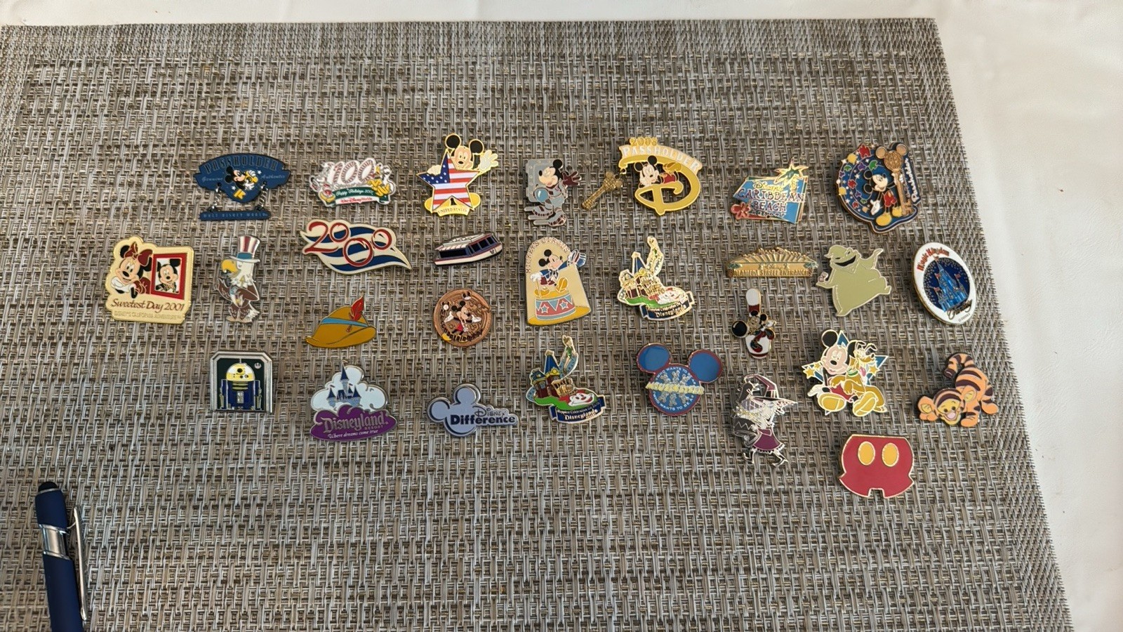 DISNEY LOT OF  41 DISNEY TRADING PINS