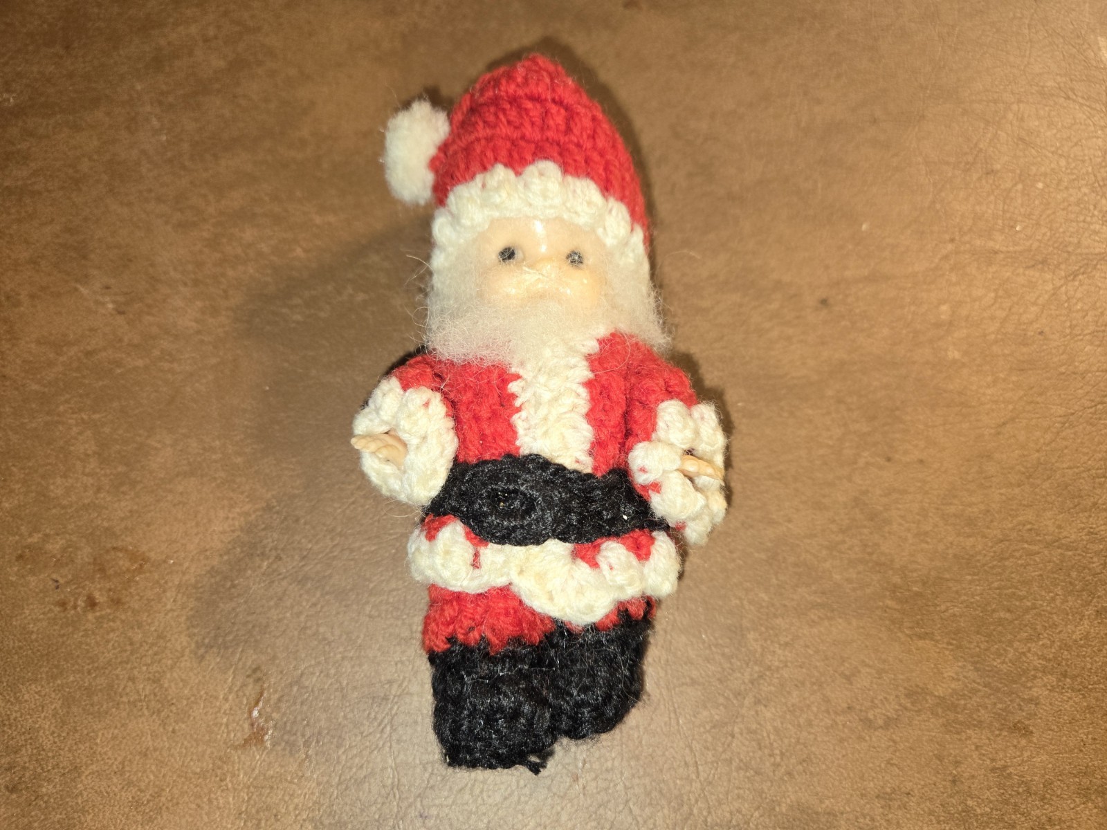 VTG 1950'S CROCHET PLASTIC SANTA PAINTED EYES FULL HANDS FIGURINE LIKELY JAPAN VTG 1950'S CROCHET PLASTIC SANTA PAINTED EYES FULL HANDS FIGURINE LIKELY JAPAN