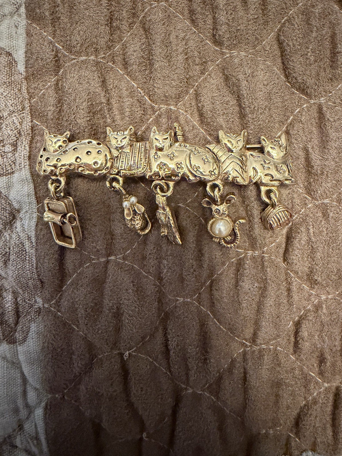 AJC Kitty Cat Kitten Bar Pin Brooch 5 Dangle Charms Gold Tone