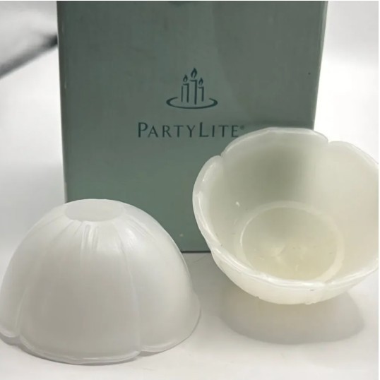 Partylite Frosted White Lotus Blossom Wax Tealight Candle Holders (F1110) Partylite Frosted White Lotus Blossom Wax Tealight Candle Holders (F1110)