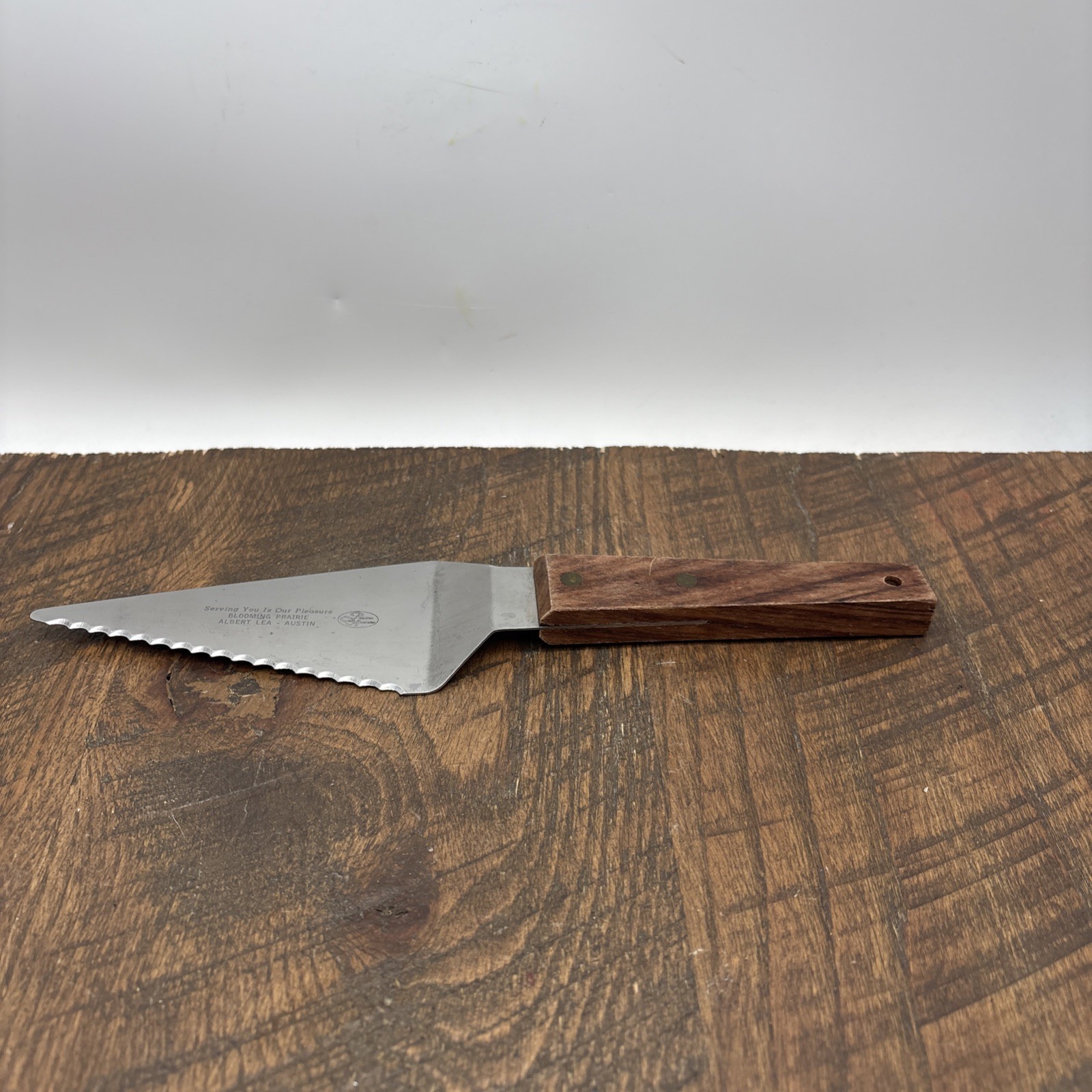 Vernco Serrated Blade Pie Spatula Turner Wood Handle 7 3/4”