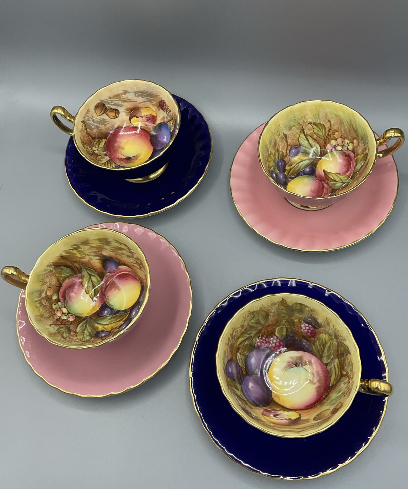 4x Aynsley Orchard Tea Cup & Saucer Sets, Pink & Royal Blue Gold Rim 4x Aynsley Orchard Tea Cup & Saucer Sets, Pink & Royal Blue Gold Rim