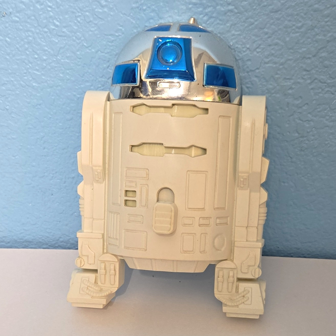 Vintage 1979/1980 Kenner Star Wars R2-D2 Vintage 1979/1980 Kenner Star Wars R2-D2
