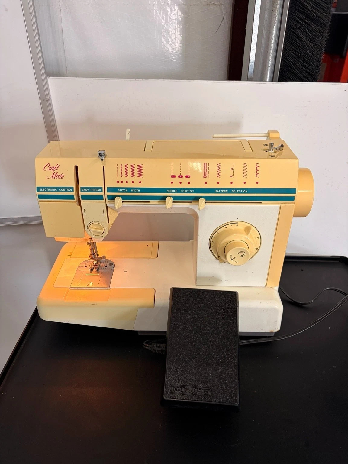 Sewing Machine with Foot Pedal Singer CM-17 Craftmate~ WORKS Sewing Machine with Foot Pedal Singer CM-17 Craftmate~ WORKS