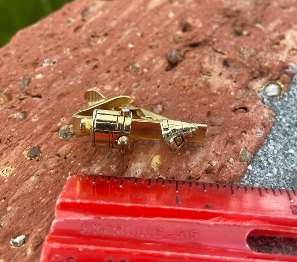 Vintage NASA Apollo Command Module with Capsule Gold-Tone Tie Bar / Tie Clasp Vintage NASA Apollo Command Module with Capsule Gold-Tone Tie Bar / Tie Clasp