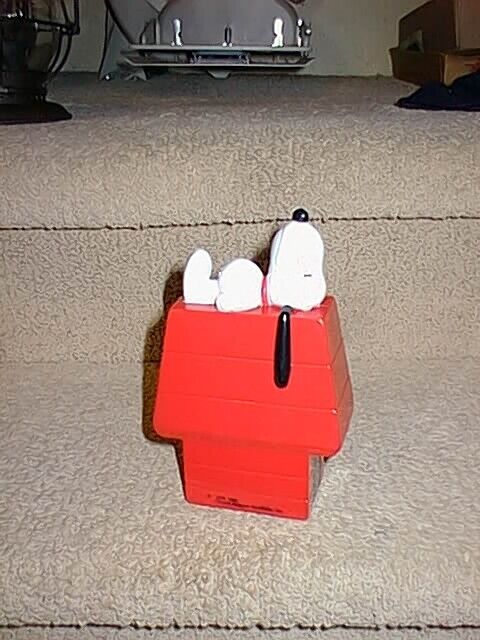 VINTAGE 1966 SNOOPY Penny Nickel Dime Quarter Coin Bank United Pictures