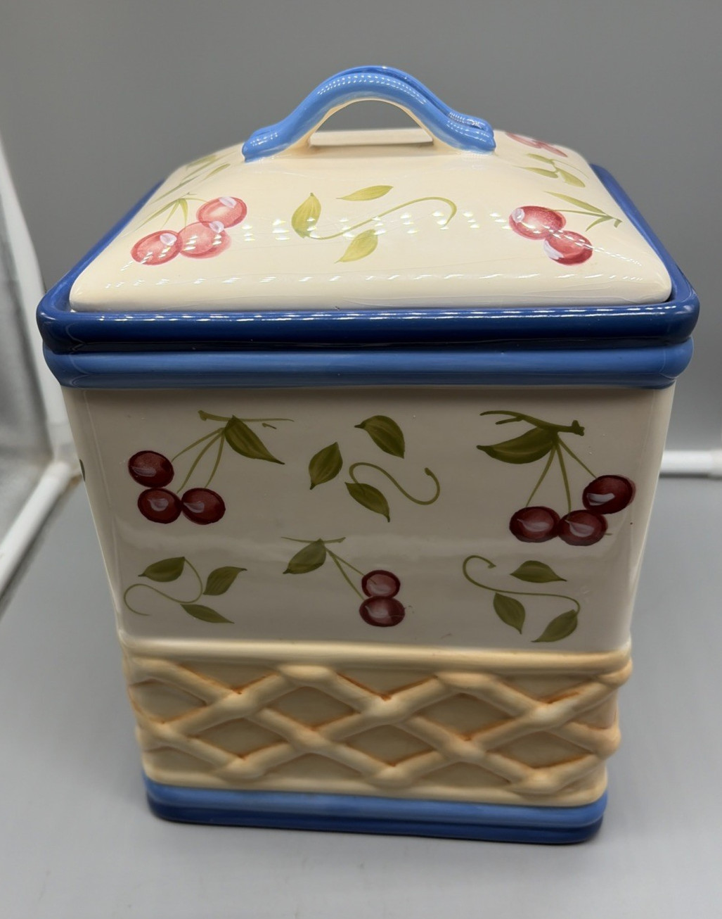 Inspirado Seattle Stonelite Clay Large Cookie Jar Canister Hand Painted Cherries Inspirado Seattle Stonelite Clay Large Cookie Jar Canister Hand Painted Cherries