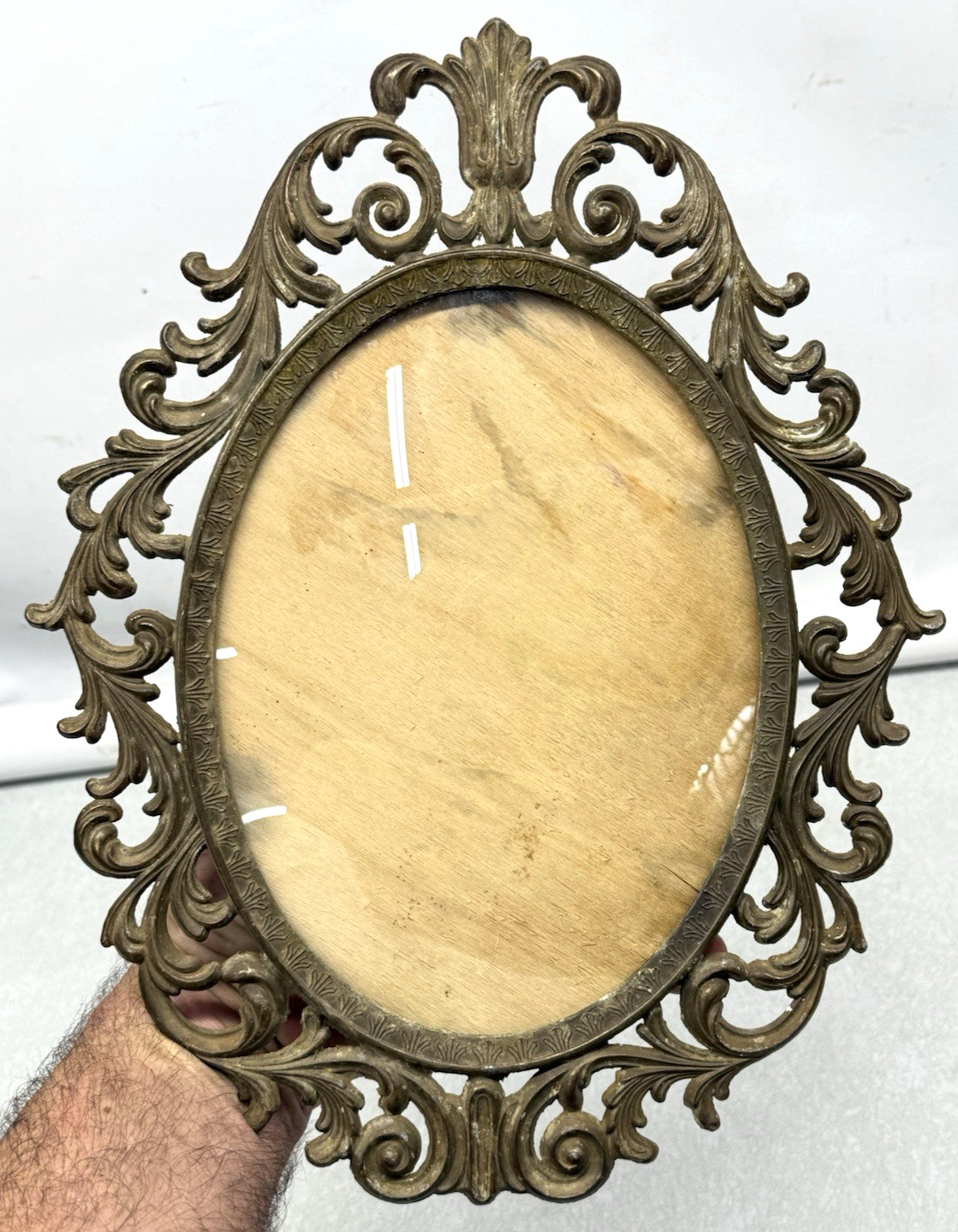 Vintage Ornate Victorian Style Oval Convex Bubble Glass Picture Frame 9.25 Vintage Ornate Victorian Style Oval Convex Bubble Glass Picture Frame 9.25