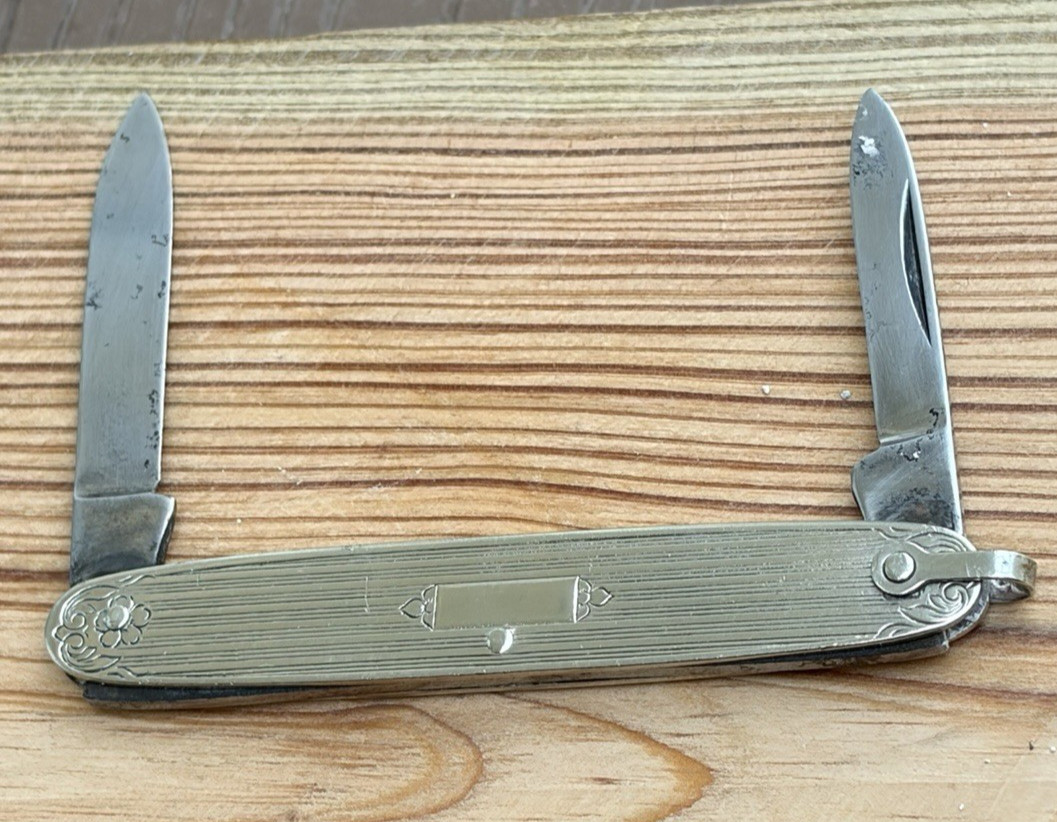 GENTLEMAN\'S WATCH FOB POCKET KNIFE..Kent, NY City, USA...2 Blades.. Silver color GENTLEMAN\'S WATCH FOB POCKET KNIFE..Kent, NY City, USA...2 Blades.. Silver color
