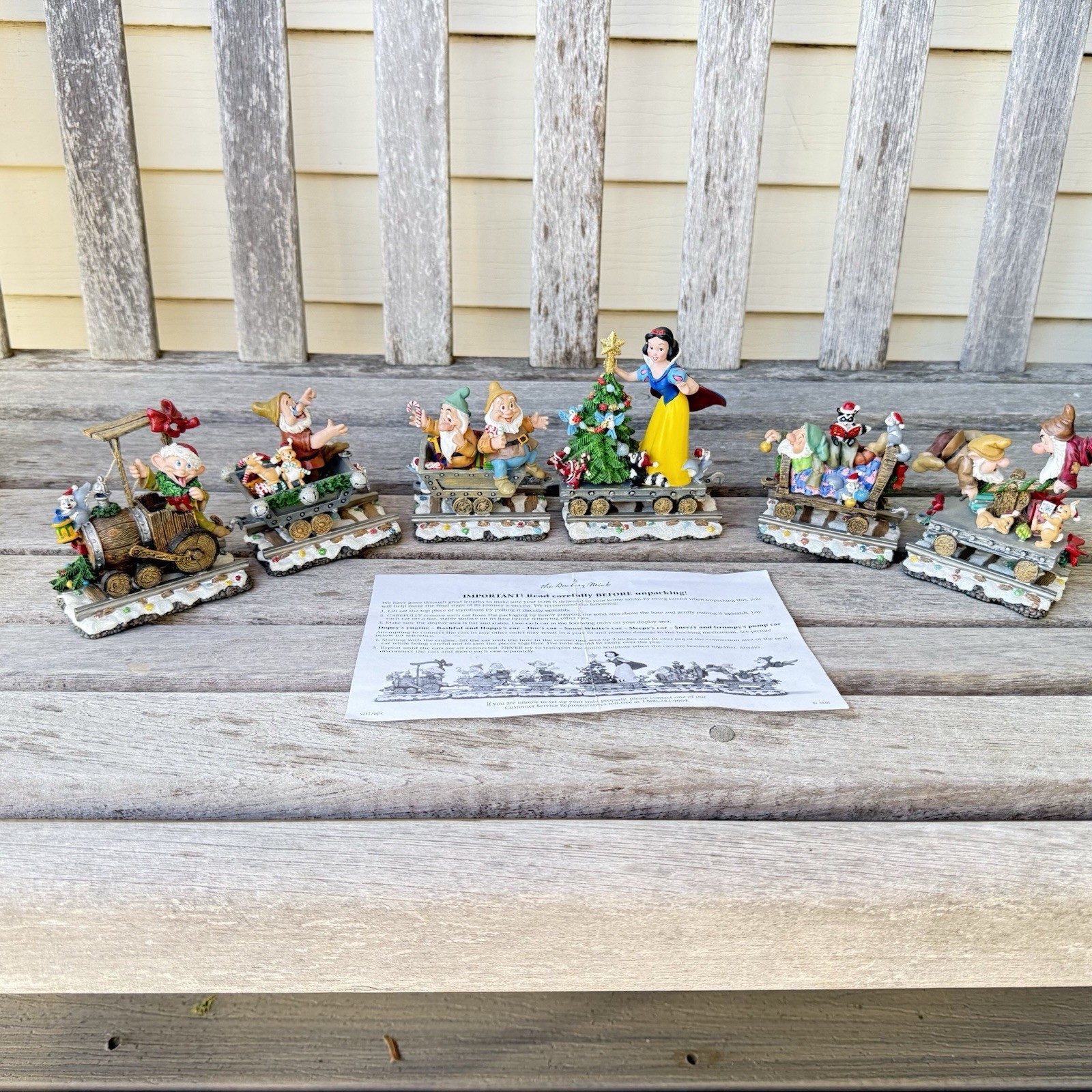 Danbury Mint Disney Snow White & Seven Dwarfs Figurine Christmas Train Set *READ Danbury Mint Disney Snow White & Seven Dwarfs Figurine Christmas Train Set *READ
