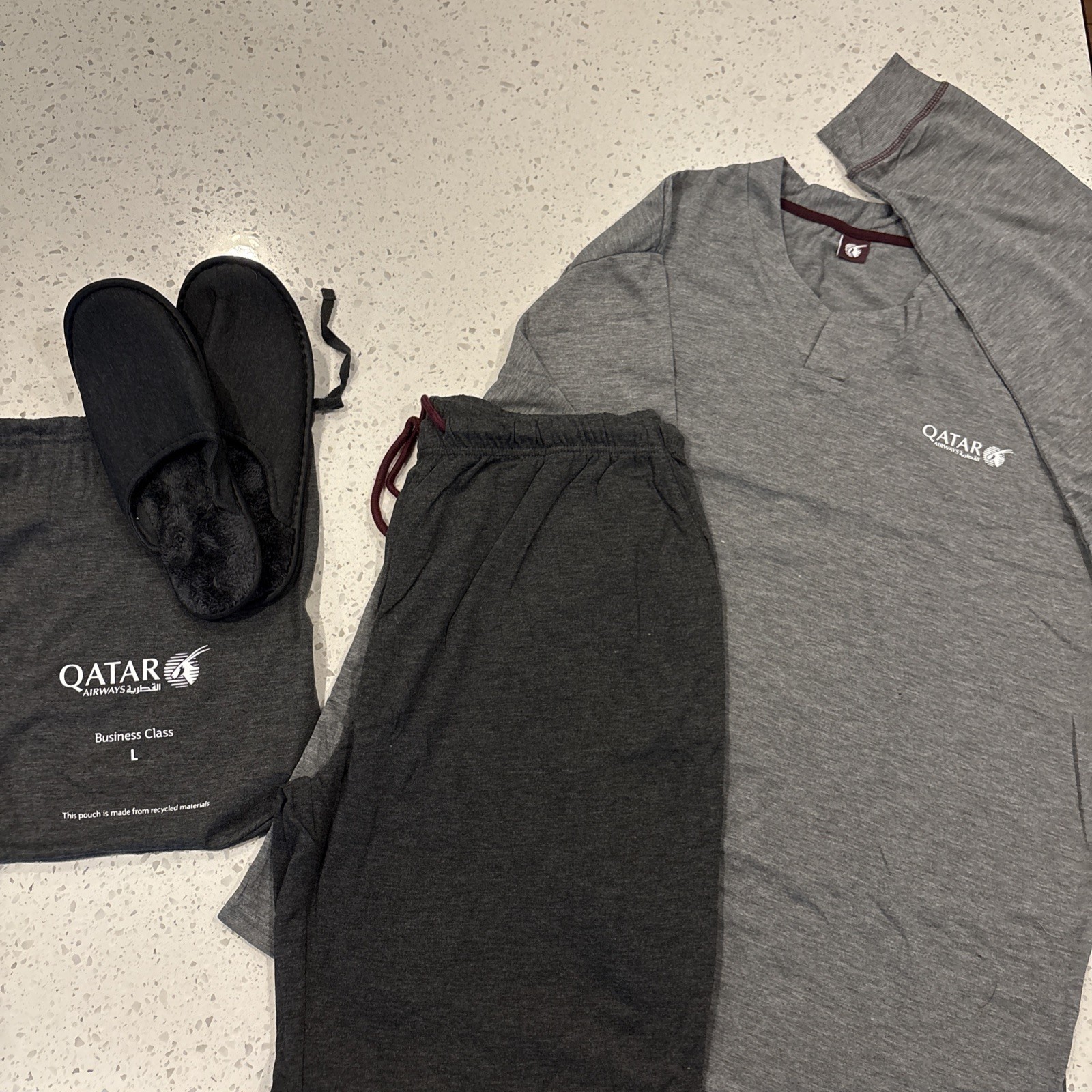 New Qatar Airways Business Class Pajama Set & Slippers Unisex (L or M) NEW