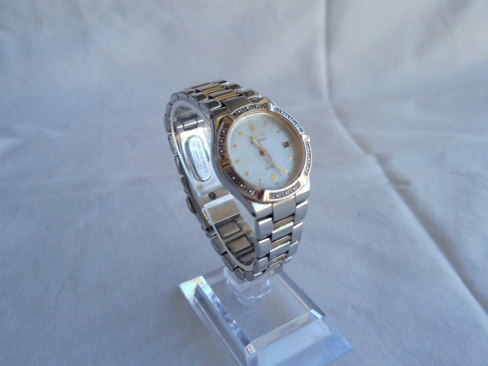 Vintage Citizen Eco-Drive Women's Watch Two Tone 30.5mm Date MOP Dial 2009 Runs Vintage Citizen Eco-Drive Women's Watch Two Tone 30.5mm Date MOP Dial 2009 Runs