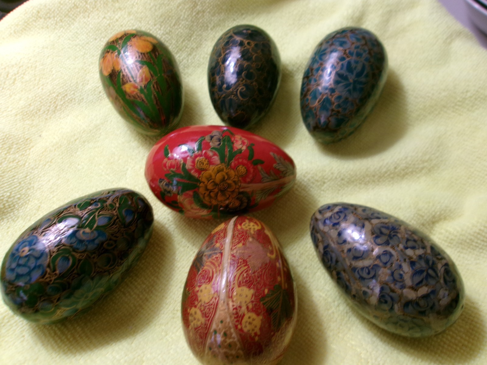 7 Handmade Kashmiri/Kashmir Lacquered Papier-mâché Art Easter Eggs. Vintage 1970