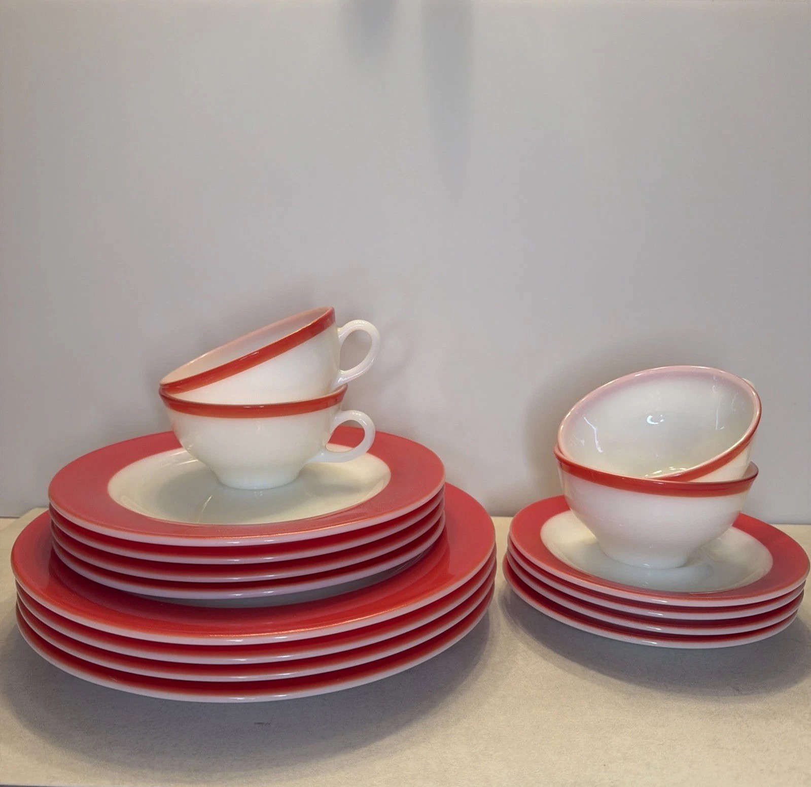Vtg 1950\'s Pyrex Flamingo Coral Band Milk Glass 16 Piece Dish Set,4 Settings MCM