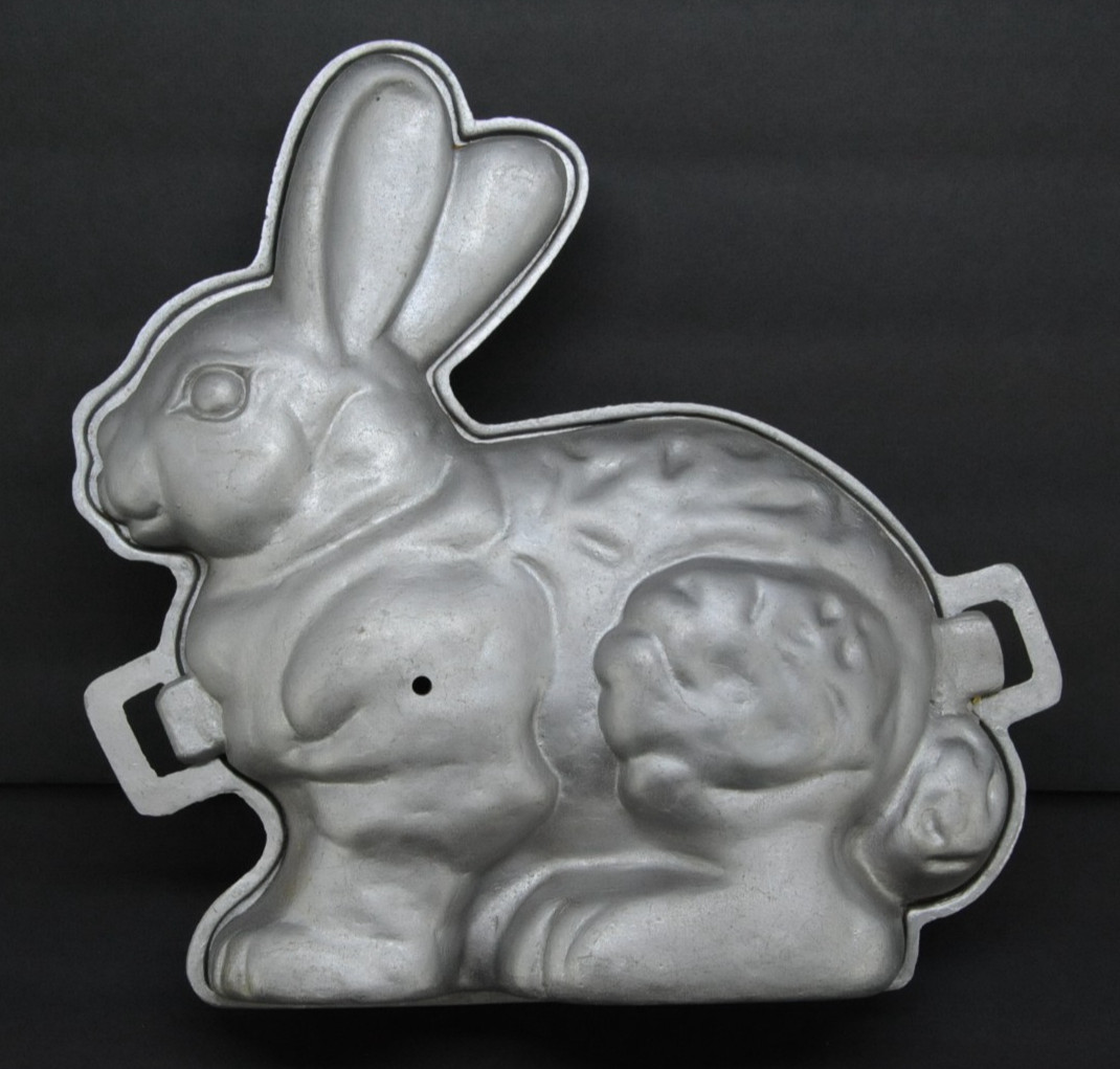 Vintage 3D Rabbit Cake / Ice Cream Mold Pan Cast Aluminum, Baking, Easter Bunny