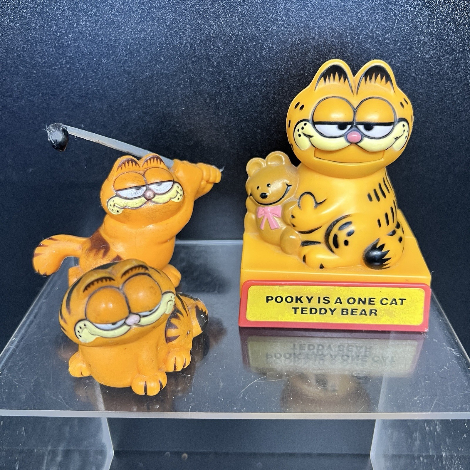 Vtg 1981 Garfield & Pooky One Cat Teddy Bear Push Down Moving Eyes 2 PVC Figures Vtg 1981 Garfield & Pooky One Cat Teddy Bear Push Down Moving Eyes 2 PVC Figures