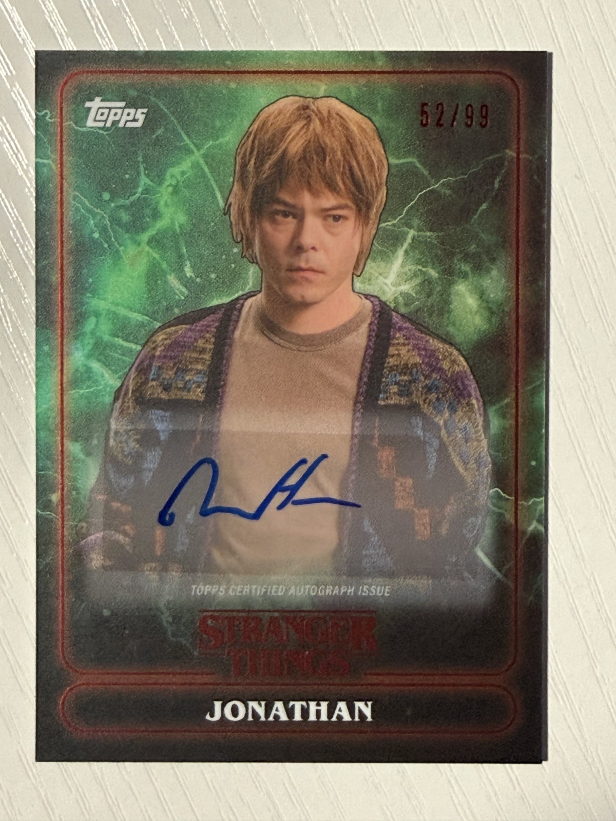 Jonathan Byers 2025 Topps Stranger Things Auto Autograph Green #11A 52/99 Jonathan Byers 2025 Topps Stranger Things Auto Autograph Green #11A 52/99
