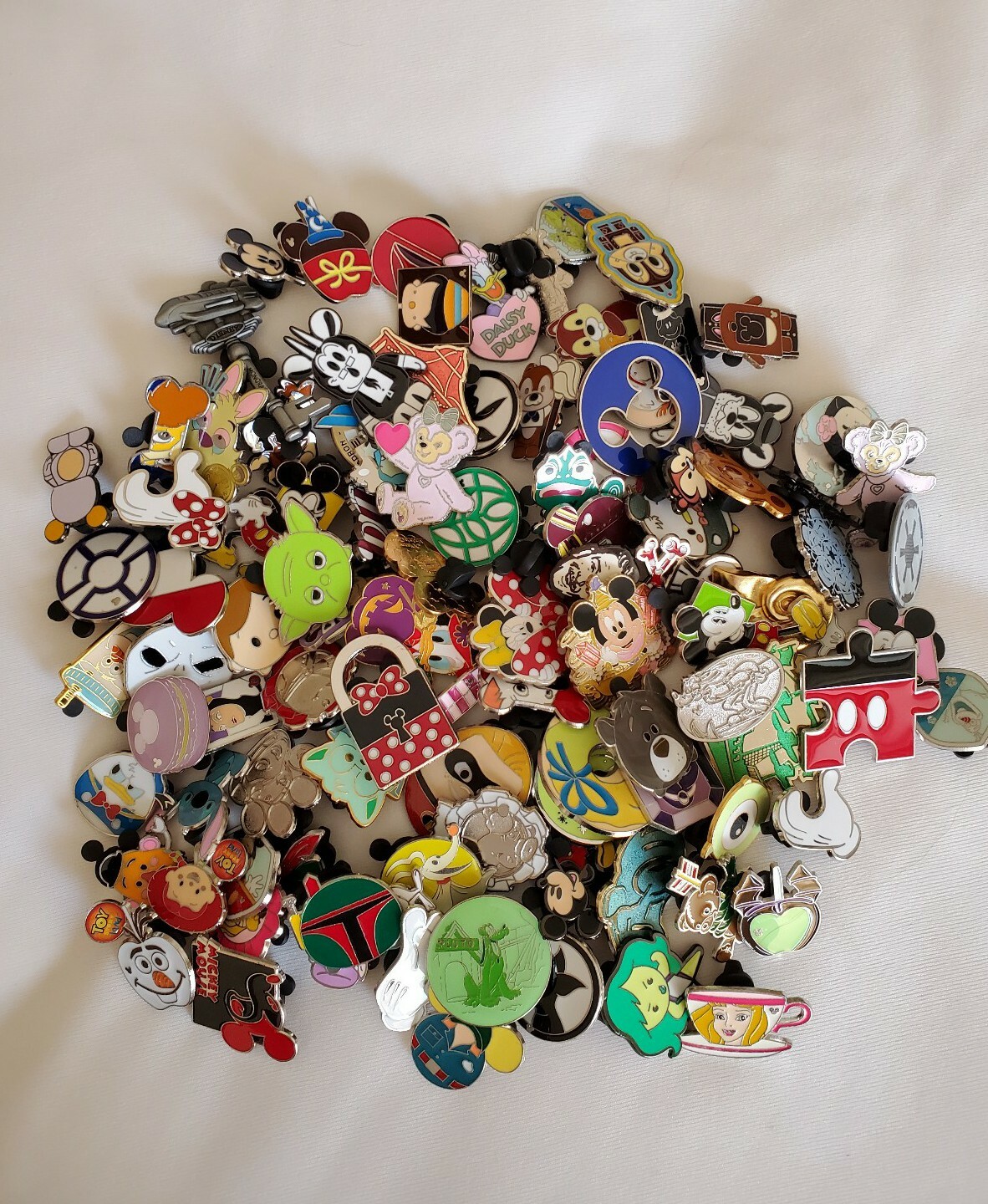 Disney Trading Pin Lot 200 DIFFERENT PINS + FreeLanyard NO DOUBLES Priority ship Disney Trading Pin Lot 200 DIFFERENT PINS + FreeLanyard NO DOUBLES Priority ship