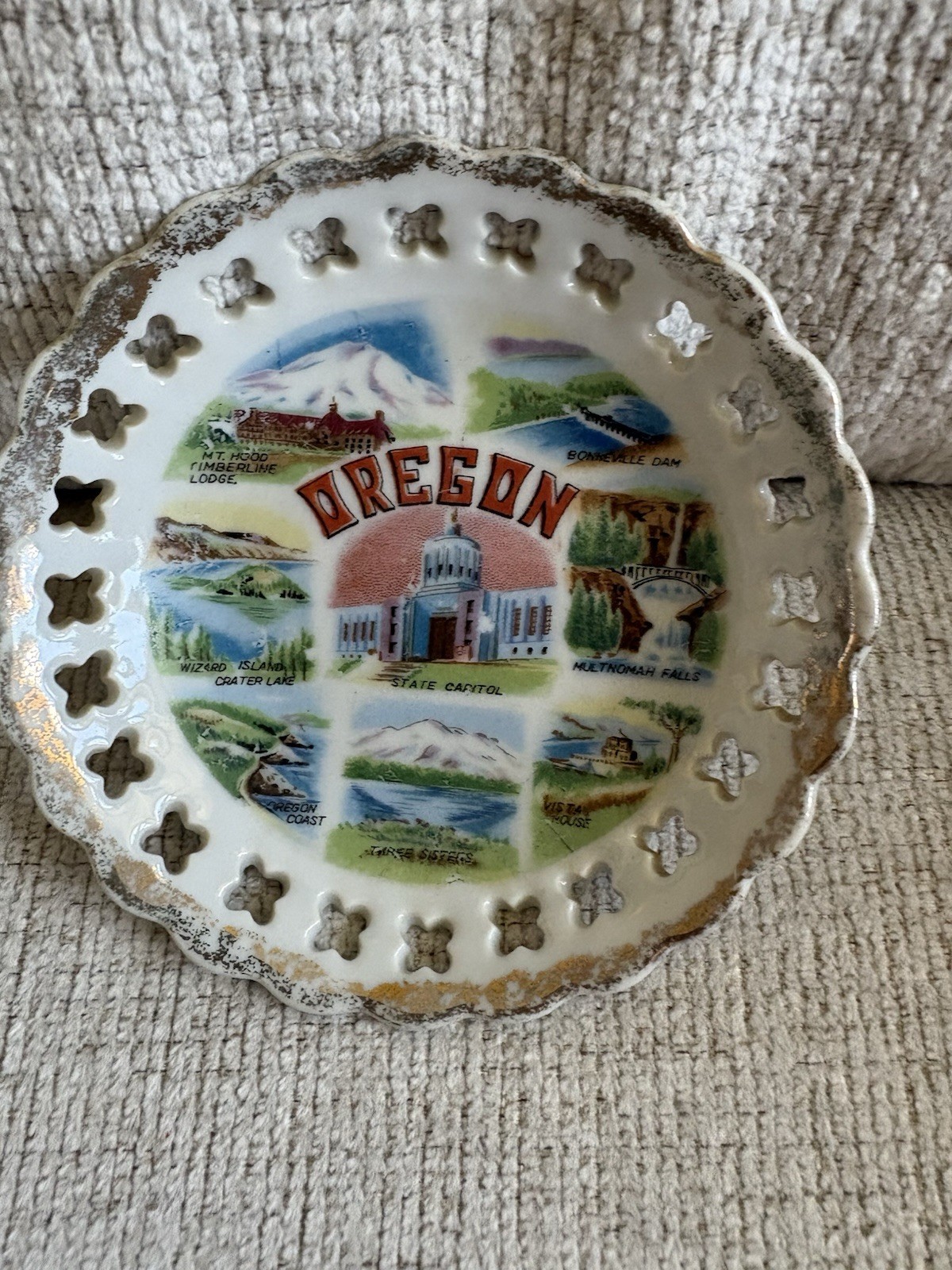 Vintage Oregon Collectors Dish Or Wall Plate Victoria Ceramics Made in Japan 4” Vintage Oregon Collectors Dish Or Wall Plate Victoria Ceramics Made in Japan 4”
