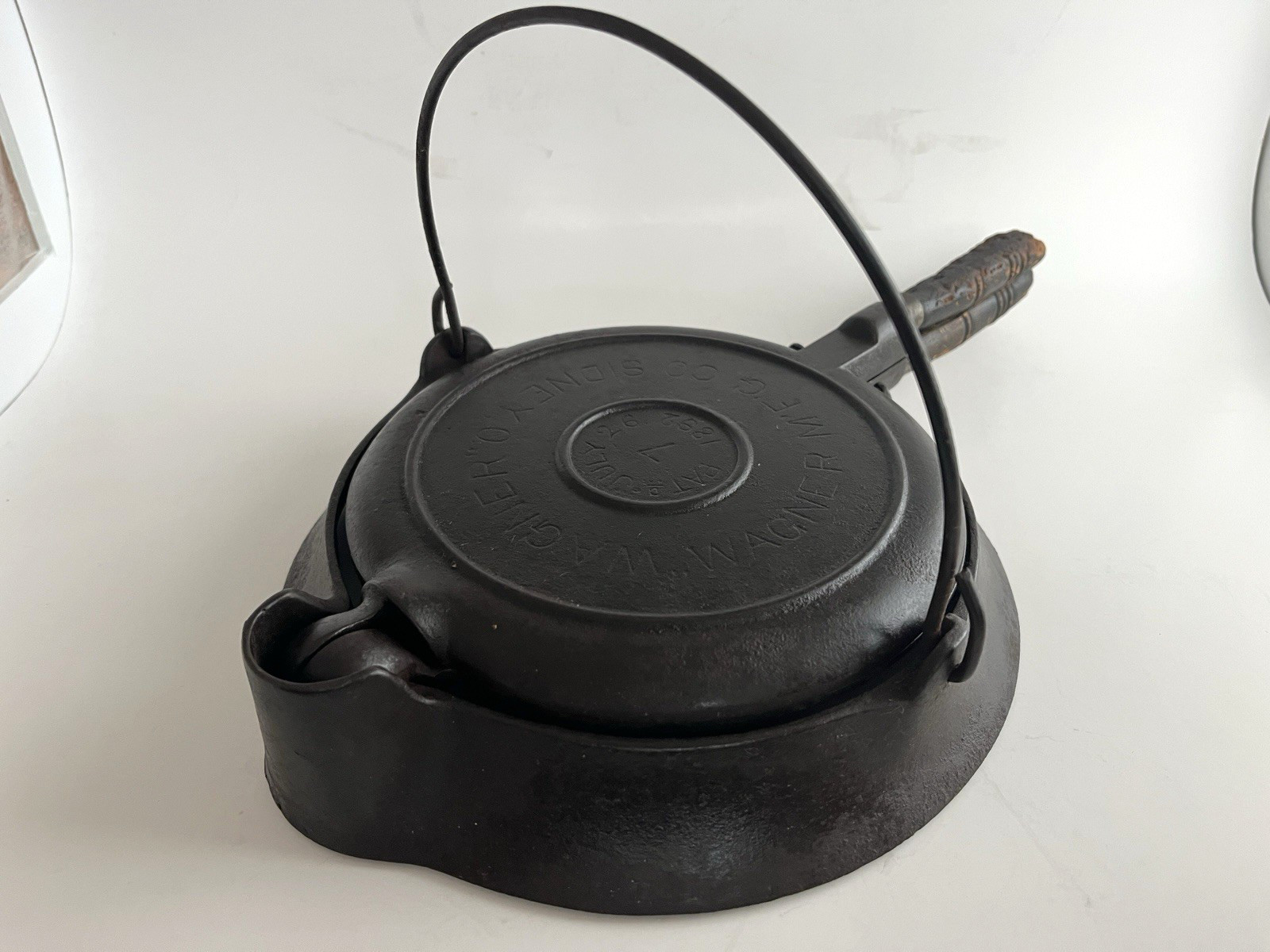 Rare #7 Cast Iron Waffle Iron w Low Base by WAGNER MFG CO SIDNEY O Pat. 1892