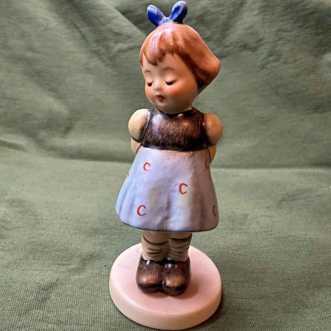 Goebel M.I. Hummel Club Hand Painted Girl Figurine 1991 two hands one treat Goebel M.I. Hummel Club Hand Painted Girl Figurine 1991 two hands one treat