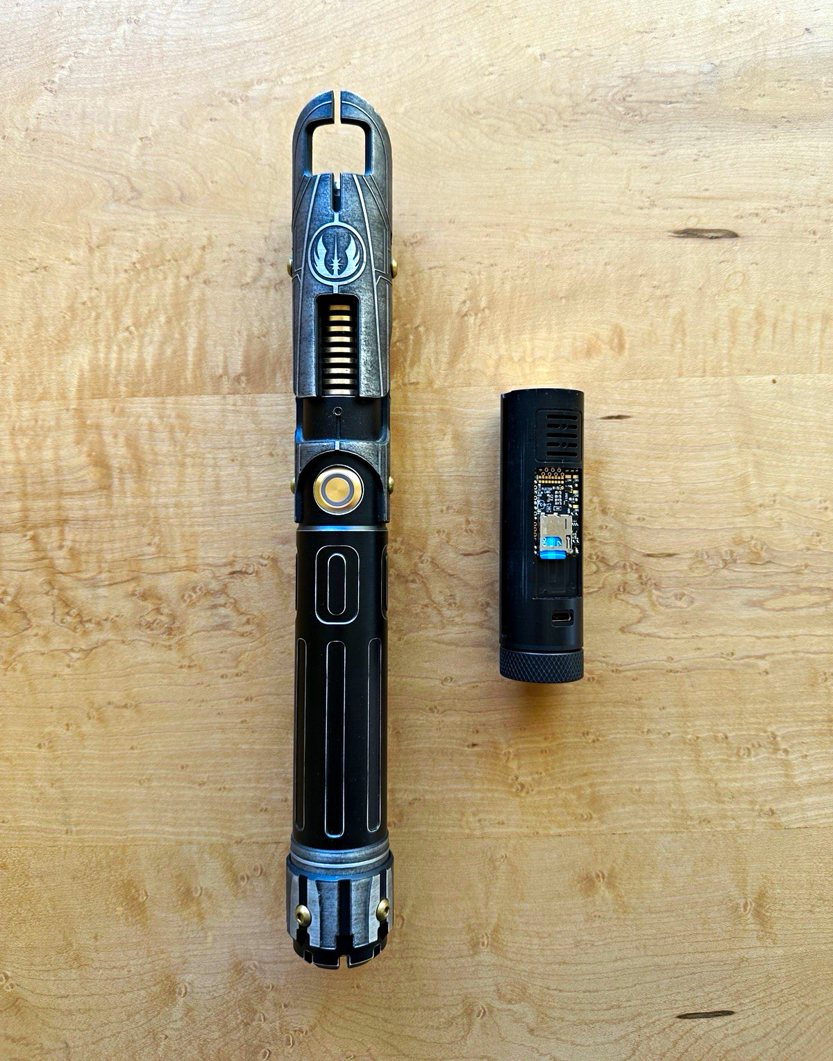 Sabertrio Sentinel’s Watch Korvus Lightsaber with CFX Power Core Sabertrio Sentinel’s Watch Korvus Lightsaber with CFX Power Core