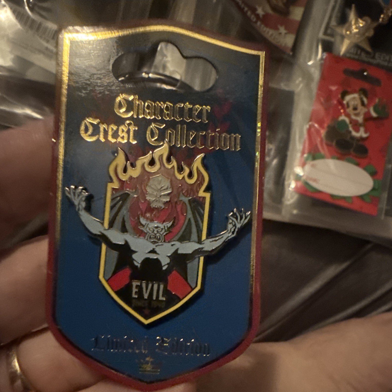 Disney Walt Disney World Villains character Crest Coll ec Limited Eden of 1500