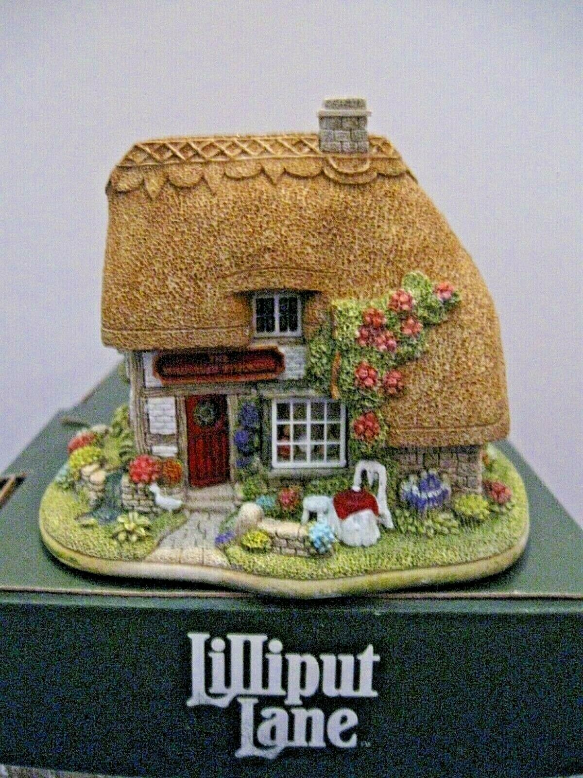 Lilliput Lane Cottages The Wrinkled Stocking Tearoom.Mint in box with a deed.
