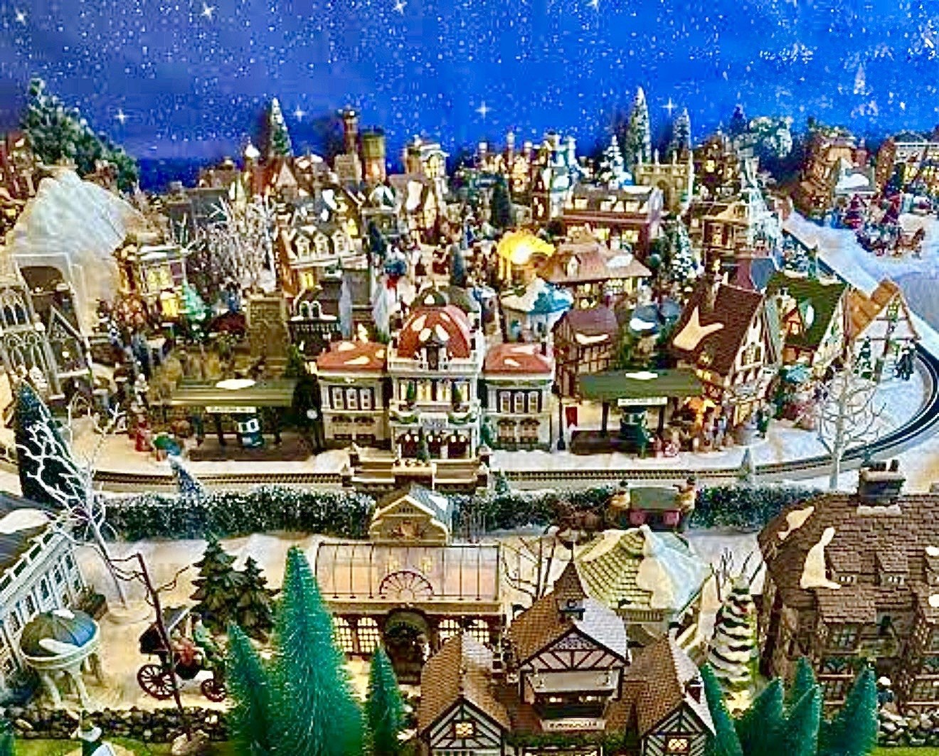 Department 56 Historical Landmark Collectors Set, 70 Pieces 